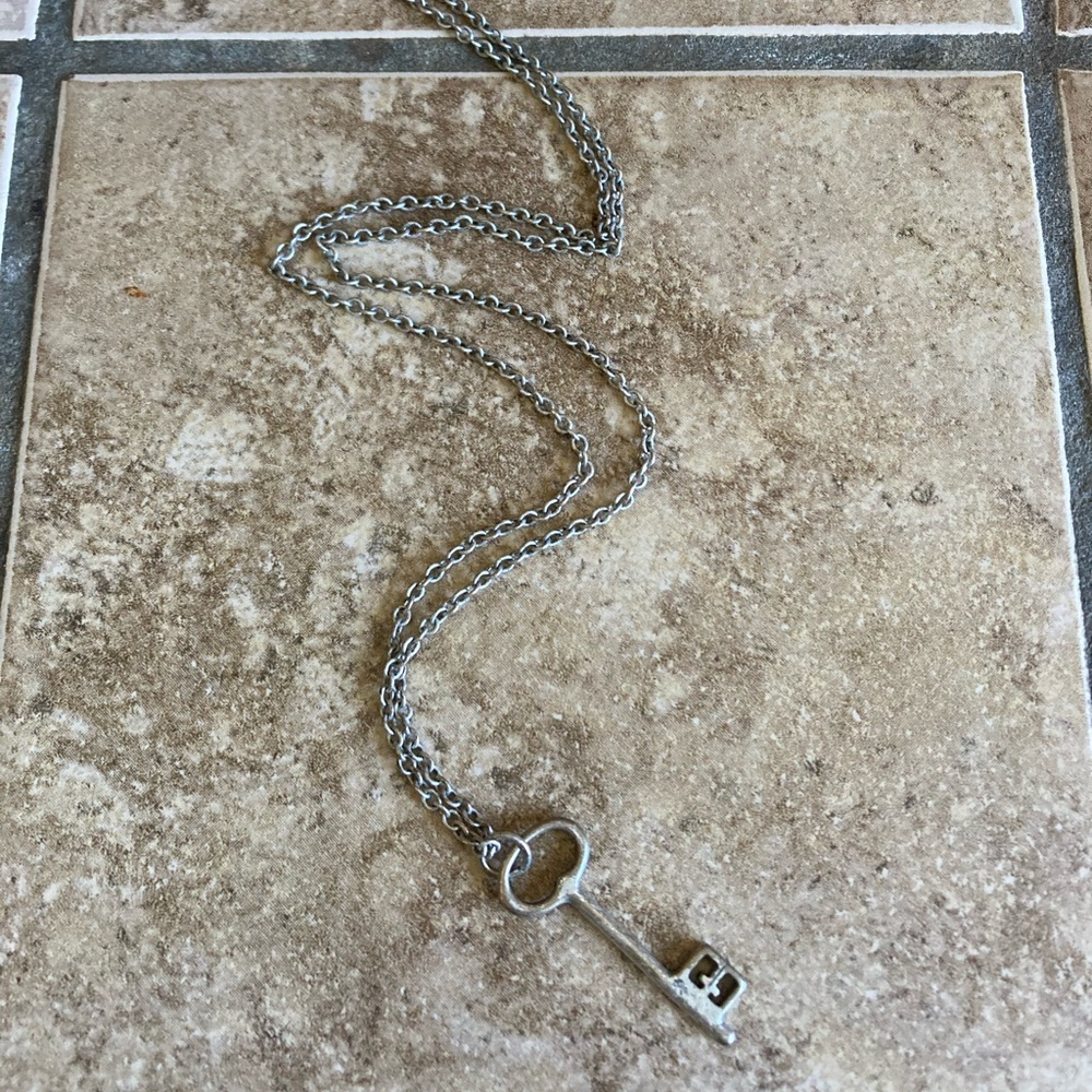 🆕 American Eagle Outfitters long key necklace